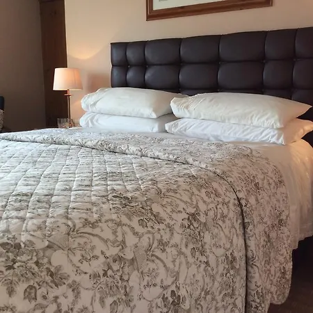 Bed & Breakfast River