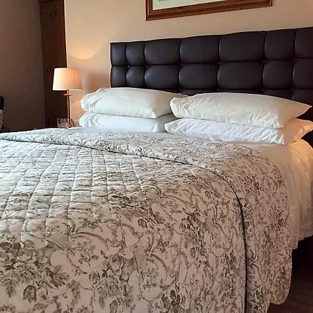 Bed & Breakfast River
